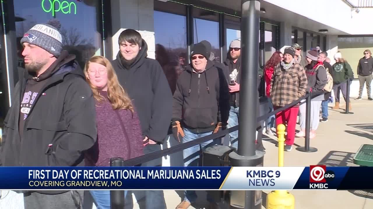 'We expect to be busy’: Lines out of the door at Kansas City-area locations on first day weed is ...