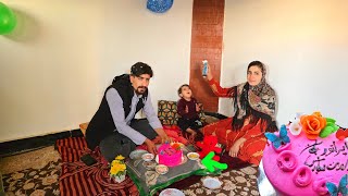 видео: Документальный фильм о кочевой жизни: мать и дитя готовят приют к рождению г-на Ибрагима картинка: Документальный фильм о кочевой жизни: мать и дитя готовят приют к рождению г-на Ибрагима