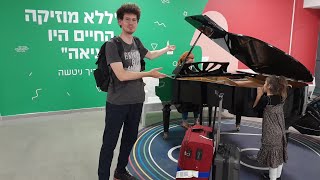 Piano Medley in Israel, Tel Aviv Train Station – Viva la Vida!