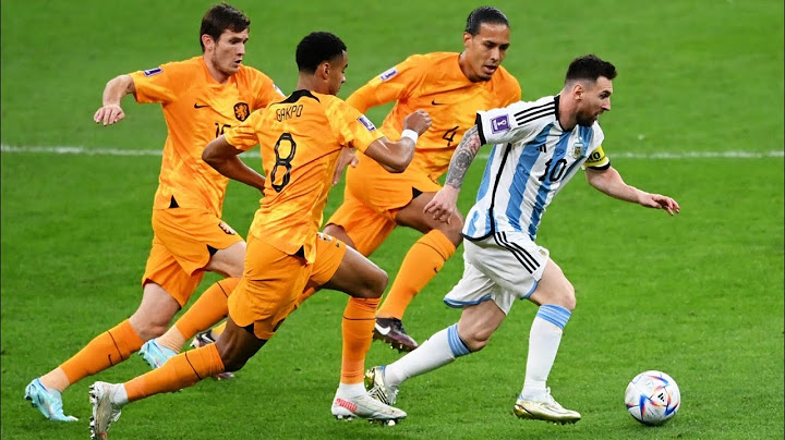 35 Year Old Lionel Messi Destroying Great Players