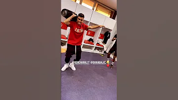 فديوةل شيكابالا وأشرف بن شرقي بيرقصو وخرابنين خالص من داخل غرف نادي الزبالك شيكبالا بنشرقي الزمالك 