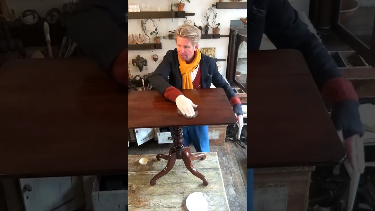 Как отреставрировать антикварную мебель, изношенную, выцветшую от солнца и имеющую следы воды.