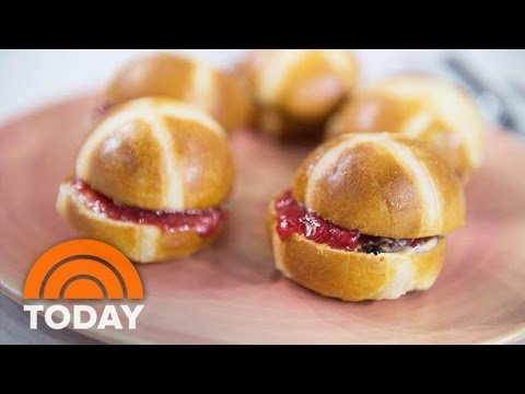 curtis-stone-makes-a-good-friday-tradition:-hot-cross-buns-with-spices-and-jam-|-today