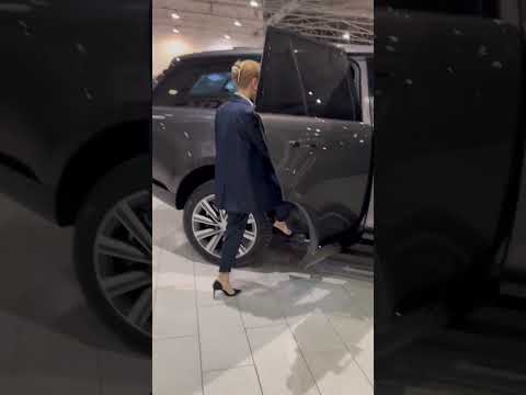 Выезжающие электропороги поставим на Range Rover в оригинальном исполнении, с штатной интеграцией