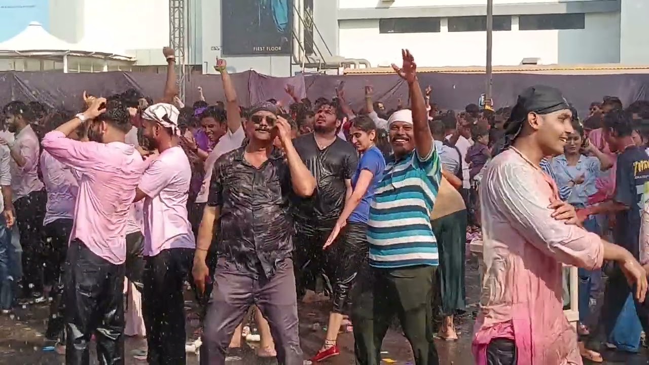 मालाड २०२६ मार्च ३ inorbit मॉल होळी एन्जॉय 