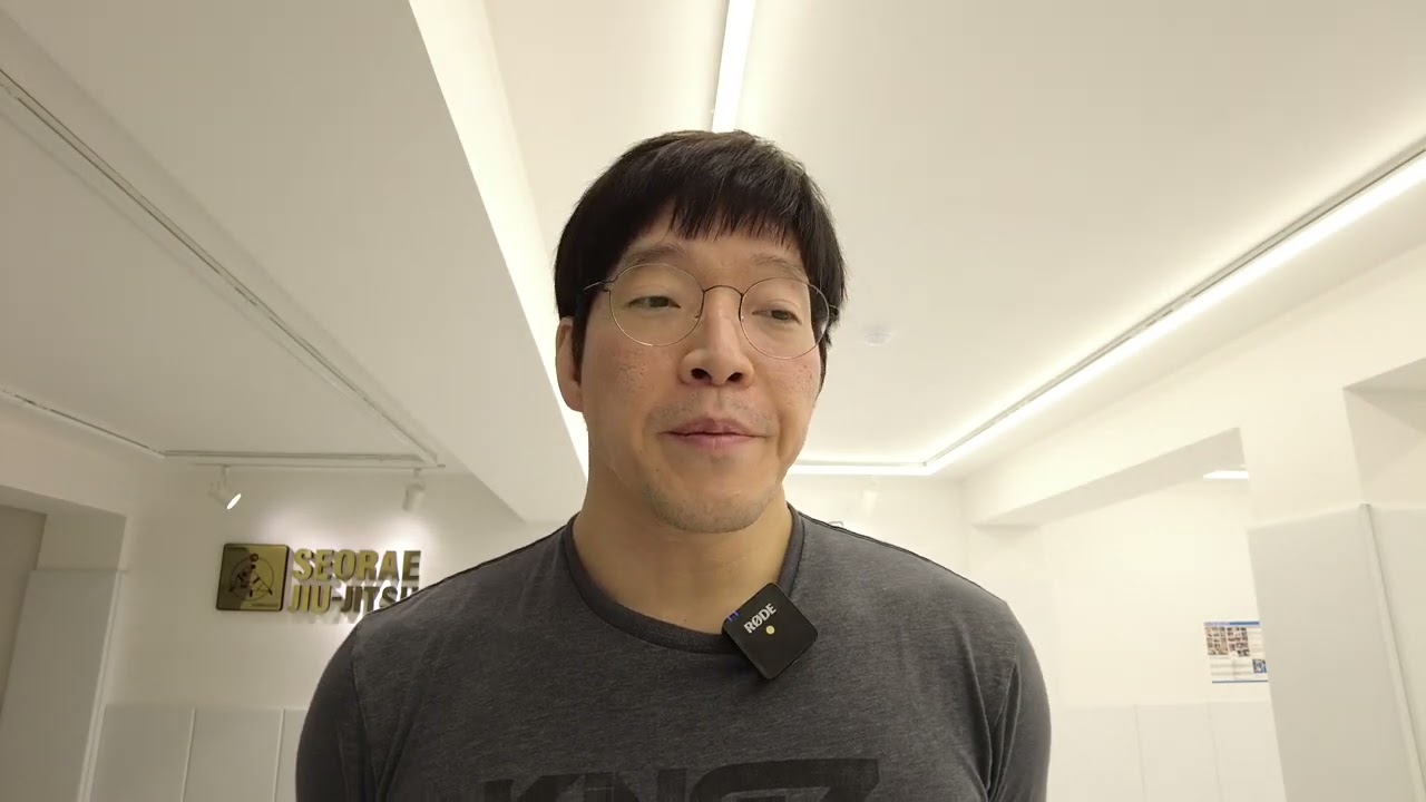 맨손으로 총칼을 막다 죽은자는 말이 없다.