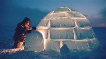 يقطن الاسكيمو في البيت الثلجي في فصل