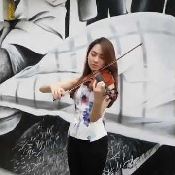 This Love ((GADIS CANTIK BERMAIN BIOLA))