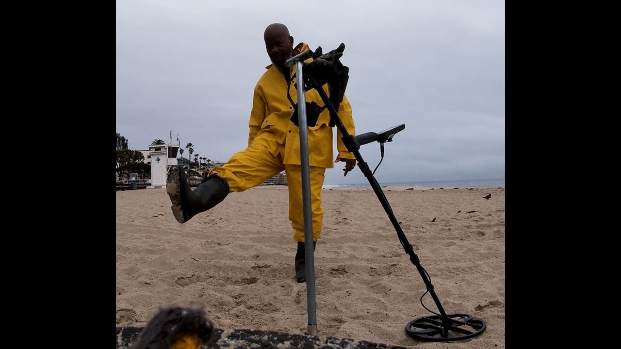 DOCTOR RINGS AND THINGS here! My secret location shhh... metal detecting spot!!!