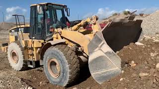 Caterpillar 966G Wheel Loader Loading Truck With Gravel