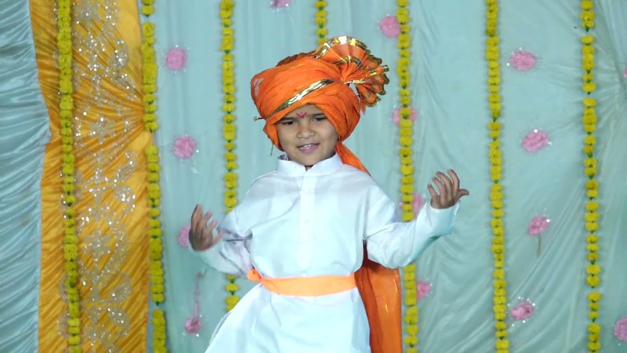 सांगोला गुरुकुल (उपक्रमशील शाळा)आयोजित "गुरुकुल फेस्टिवल 2023-24" मध्ये  अर्णव चव्हाण युगात मांडली..