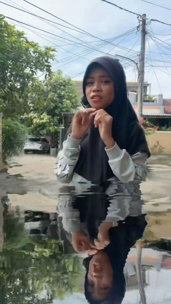 ADA KUDA NIL DIDEPAN RUMAH