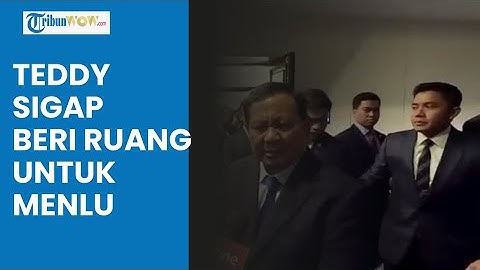 Momen Mayor Teddy Sigap Beri Ruang untuk Menlu saat Dampingi Presiden Prabowo Wawancara
