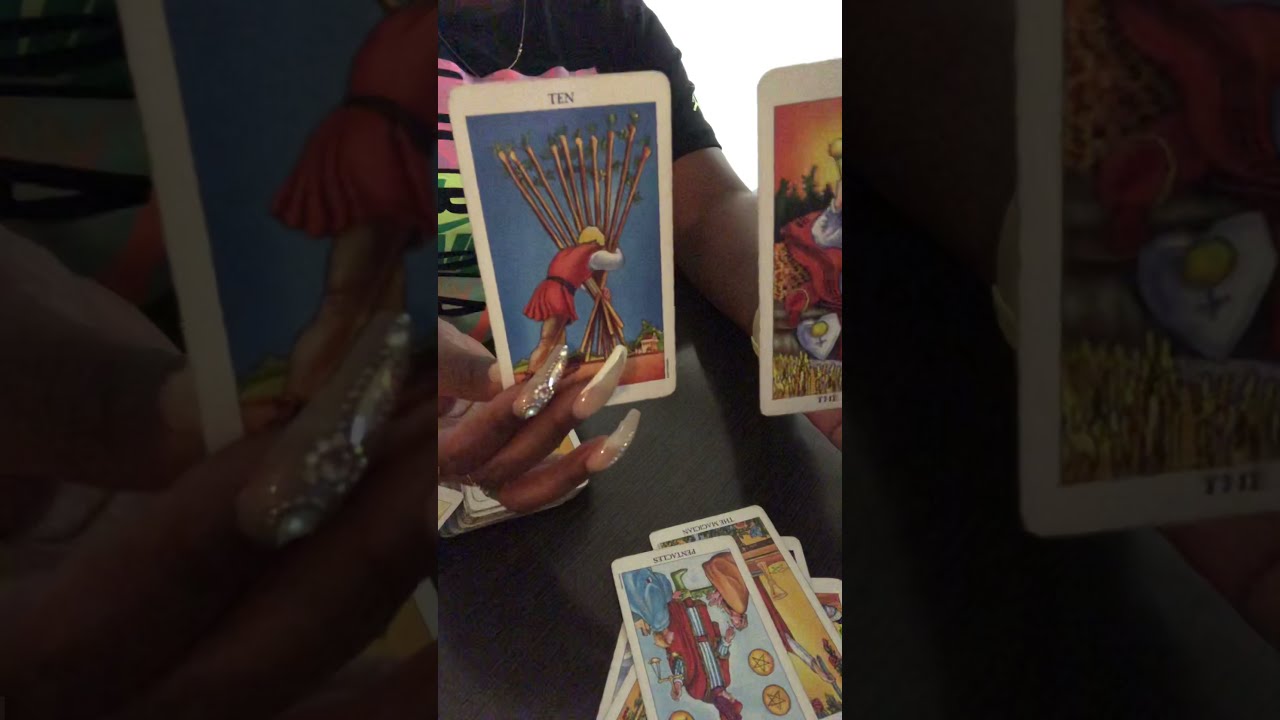 Idk what he saw 👀 but bay beh... it pushed his ass off that seat 💺