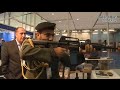 Shoppen für den Krieg der Zukunft - Die Waffenmesse von Abu Dhabi (Spiegel TV 2013)