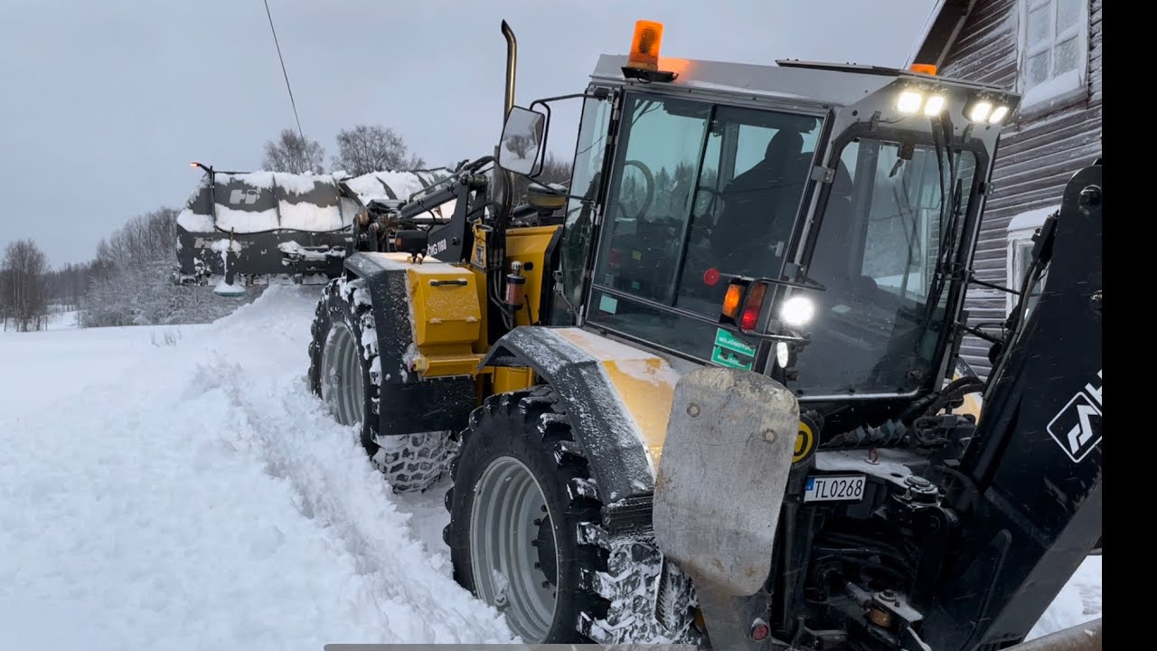 Huddig puttar snö & frugan får filma @HolmsAttachmentsAB