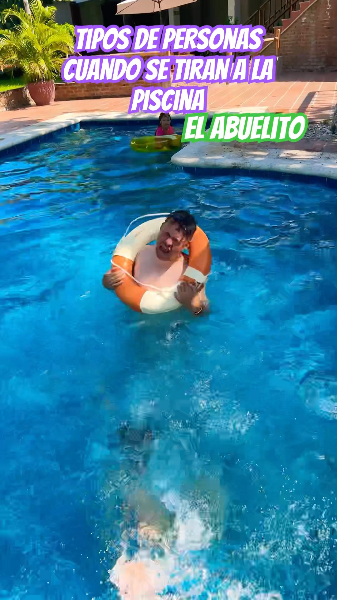 Tipos de personas tirandose a la piscina #humor #cosasdefamilia #comedia #shortviral