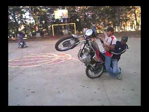 CGL 125 Wheelie Dirty Crash.wmv