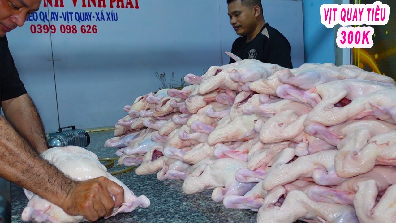 Chủ quán Vịt Quay Tiêu chia sẻ quy trình quay vịt da giòn màu đẹp