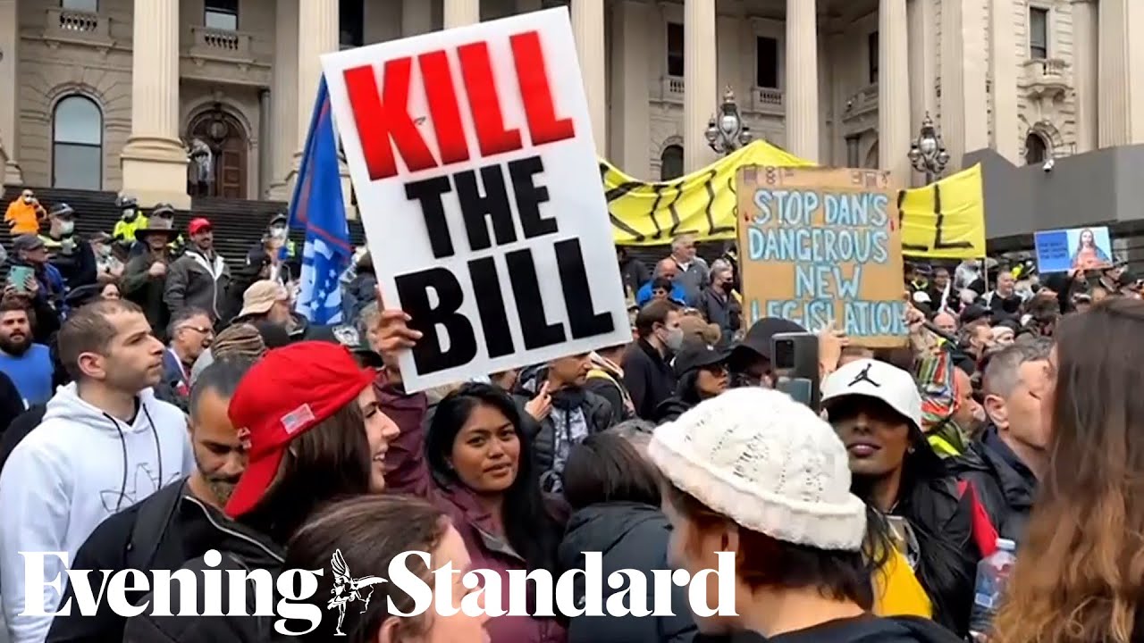 Thousands protest in Melbourne against lockdown bill