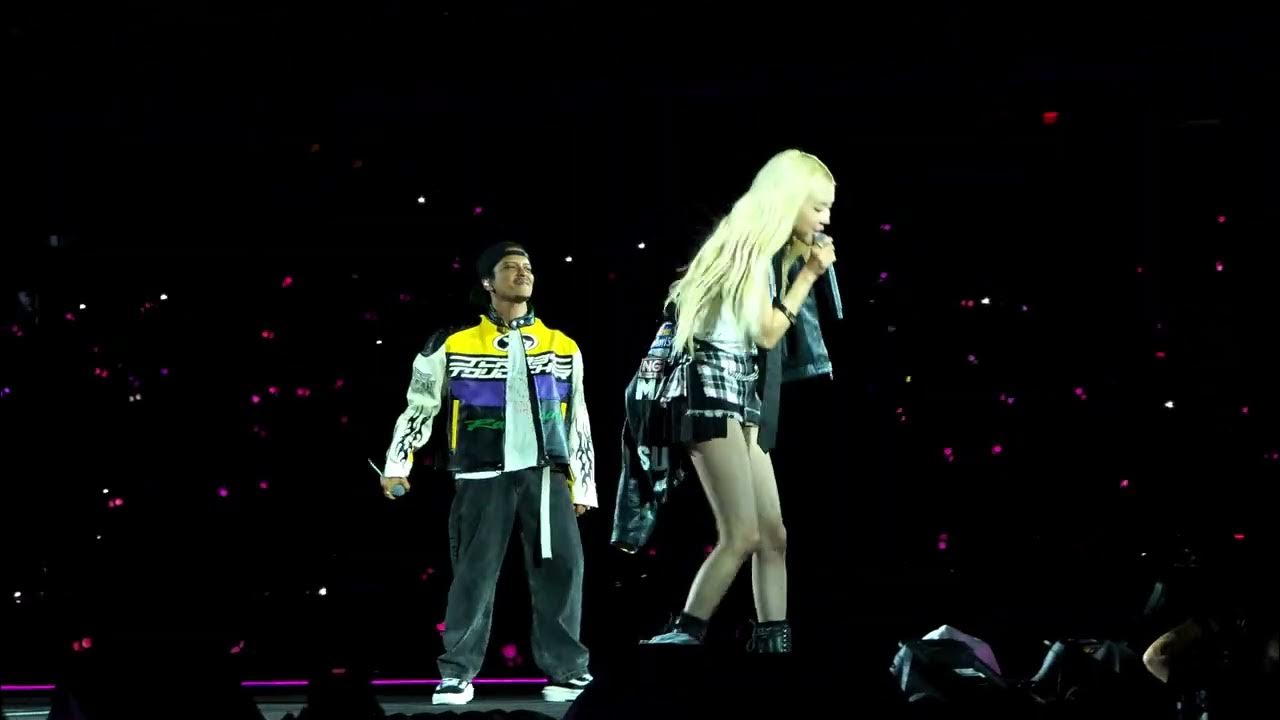 The Crowd's Reaction To Rosé Bringing Out Bruno Mars Is EVERYTHING 🔥 The Crowd's Reaction To Rosé Bringing Out Bruno Mars Is EVERYTHING 🔥