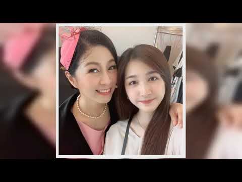 ✅  55歲女星方文琳早年從歌手出身，甜美又俏麗的外型曾風靡一時，成為當年的擋泥板女神之一；如今她的小女兒長大了，繼承媽媽的美貌與氣質，讓網友看得目不轉睛。方文琳深耕影劇圈多年，目前忙著演出舞台劇《明