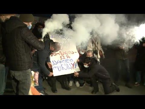 ხმაური ცესკოსთან  - სამოქალაქო აქტივისტებმა შენობაში კარტოფილის შეტანა სცადეს