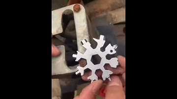 Móc khóa đa năng cờ lê bông tuyết 18 trong 1 tiện dụng