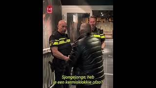 Thumbnail for ER LIGT HIER ONDER ANDERE EEN BOKSBEUGEL | FANCLUB CENTRUM