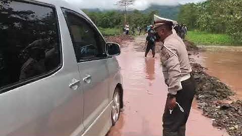 Kondisi di Jalan Trans Sulawesi Bambuan Tolitoli Pasca Dibuatkan Tanggul Sementara, Sabtu (4/9/2021)