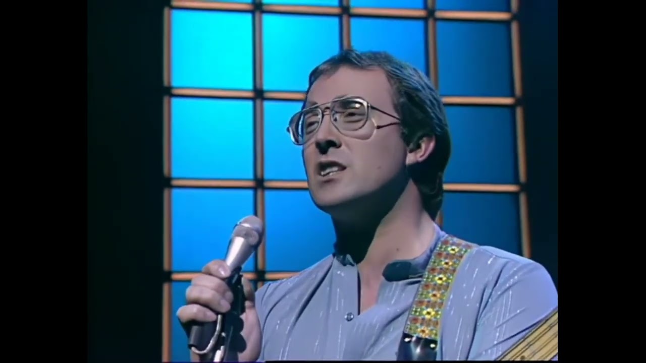 Wavelength Hurry Home TV Showcase Performance - YouTube