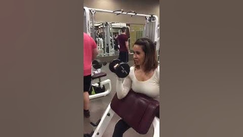 One-Arm Dumbbell Scott Curl-Supinated Grip