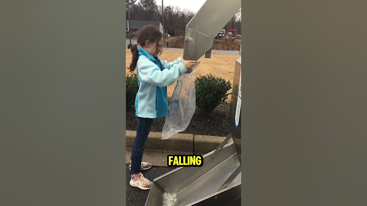 This little girl been tricked by her dad