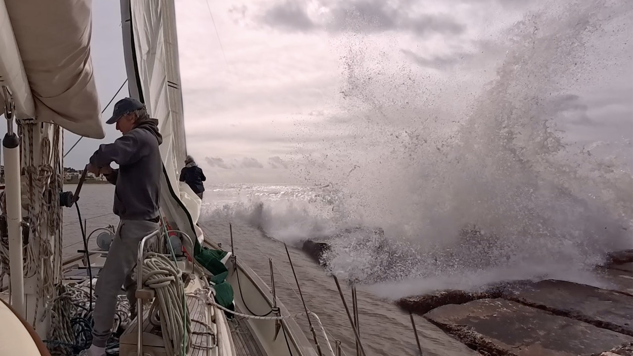 ⁣Storms in Portugal, life at anchor  |  EP161