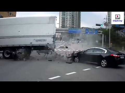 Idiot Car drivers Compilation 07