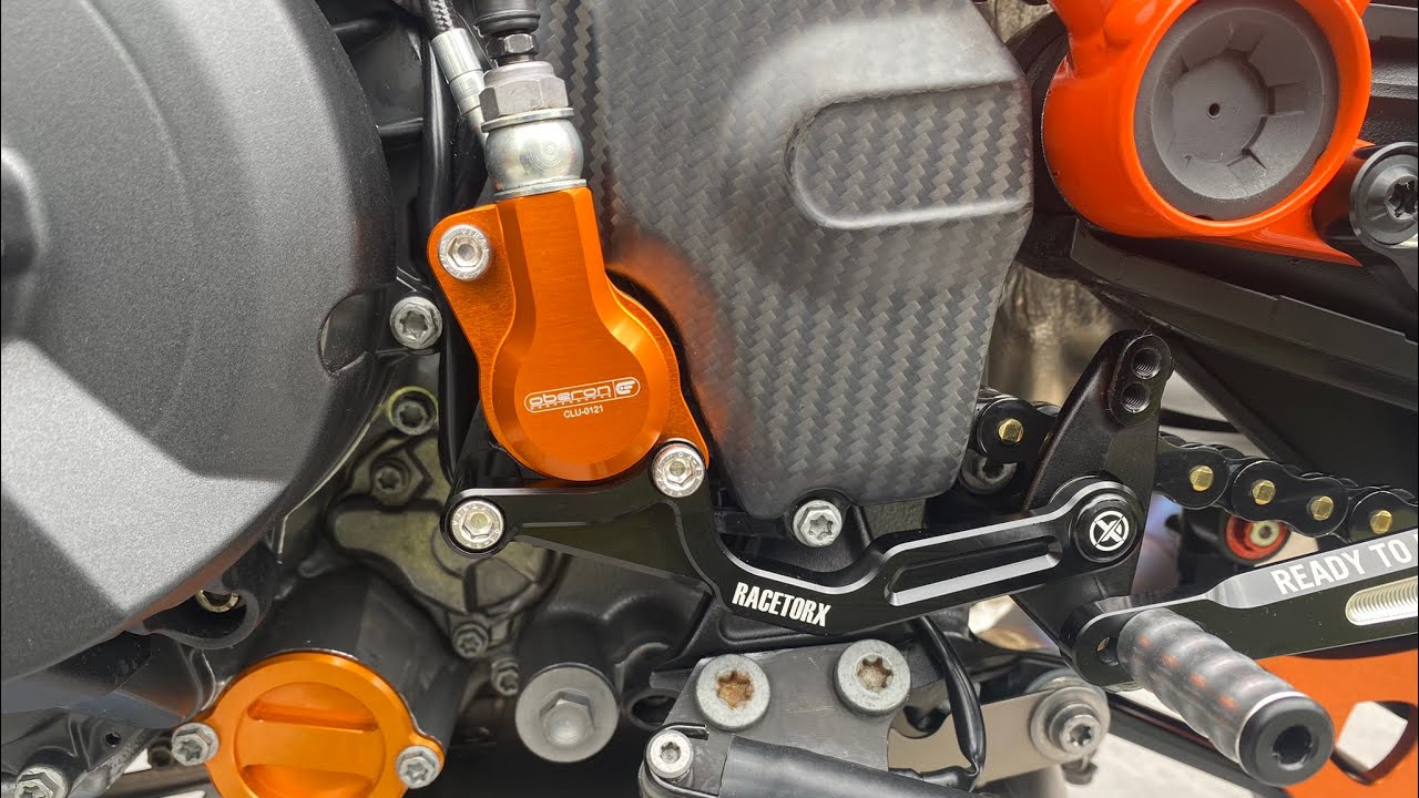 Oberon clutch slave fitting to KTM 1290 superduke R