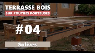 04. Solives De La Terrasse En Bois Sur Poutres-Porteuses Et Pilotis Autour Dune Piscine