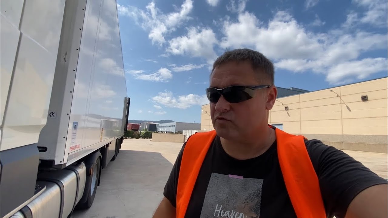 Завтрак на немецком Autоhof. Креативная заправка. Загрузка в Барселоне. Испанские пейзажи.