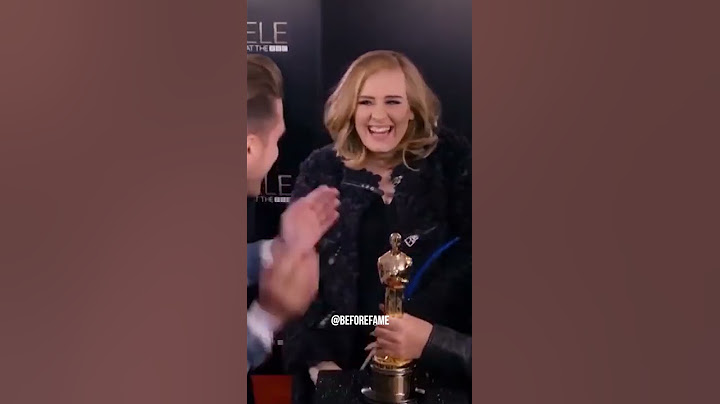 Adele Photobombs Fans to Surprise Them