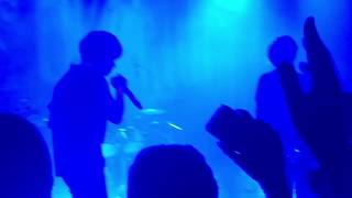 Taka forgets "We Are" lyrics! So funny and cute! | One OK Rock live in Manchester