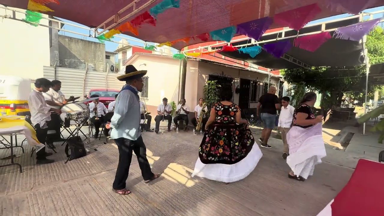 La Petenera - @allisonysubandaestrellas 