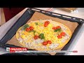 Піца-пиріг з творогом, помідорами та грибами