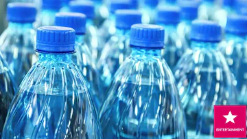 ¿Qué ocurre con el agua embotellada después de 2 años?