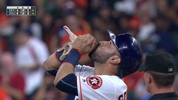 SEA@HOU: Gonzalez extends lead with a two-run single