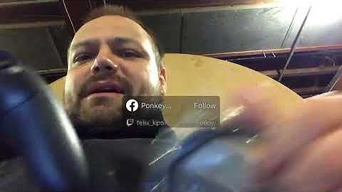 Nintendo Switch Pro Controller unboxing streamed via Streamlabs for iOS