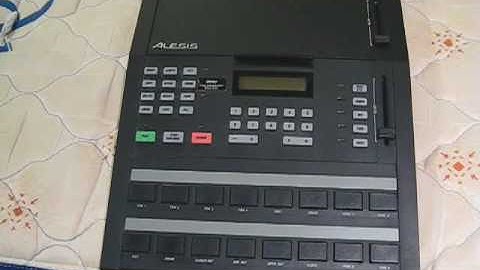 Alesis HR-16B Drum Machine Take Apart