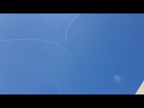 "Железный купол" сбивает ракеты над Сдеротом