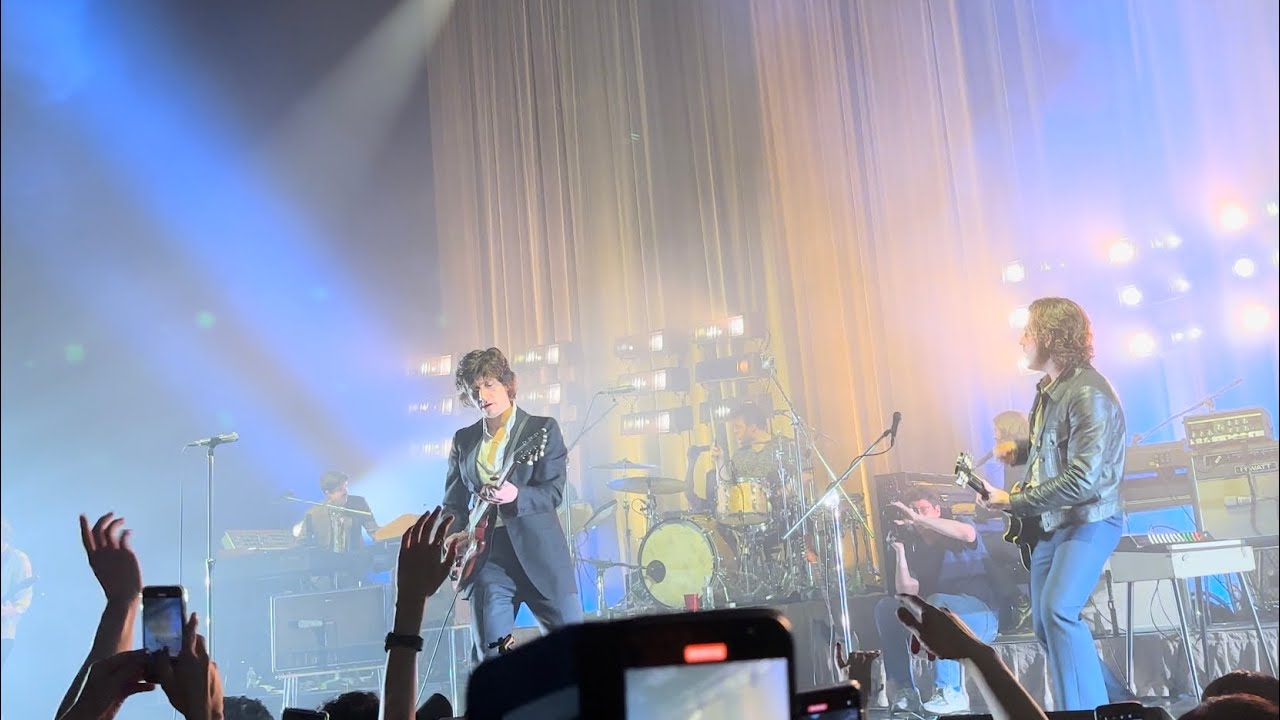 Body Paint - Arctic Monkeys［Live at Zepp Osaka Bayside］ - YouTube 