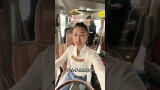 Download Lagu Ga naar het toilet en vraag passagiers om in de bus te stappen... #OrigineleVideo #RegenachtigeDa... MP3