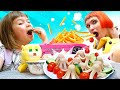 Cuisine avec bianca  vlog en famille pour enfants prparons des frites et des saucisses